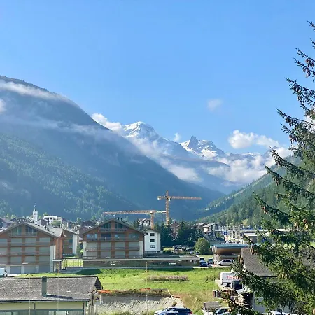Moderne Dachwohnung Naehe Zermatt Mit Balkon Tasch Exterior photo