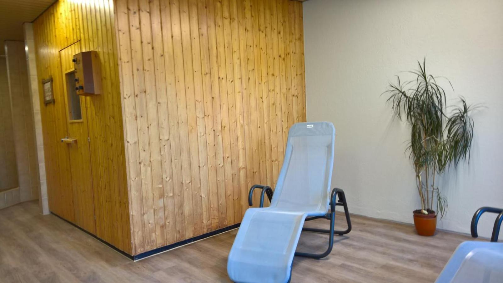 Apartment Moderne Dachwohnung Naehe Zermatt Mit Balkon Tasch